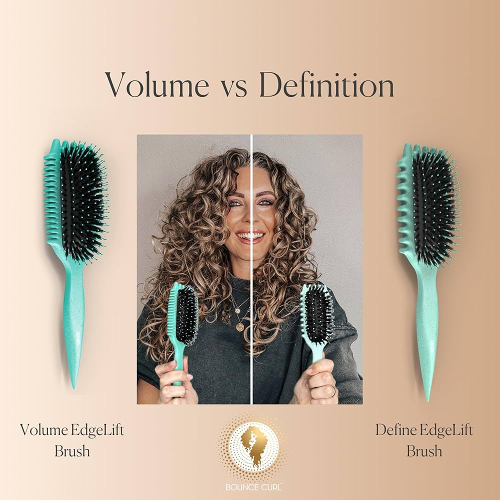 Krøllet hår stylet med Bounce Curl Define EdgeLift Brush Teal, viser forskellen mellem volumen og definition.