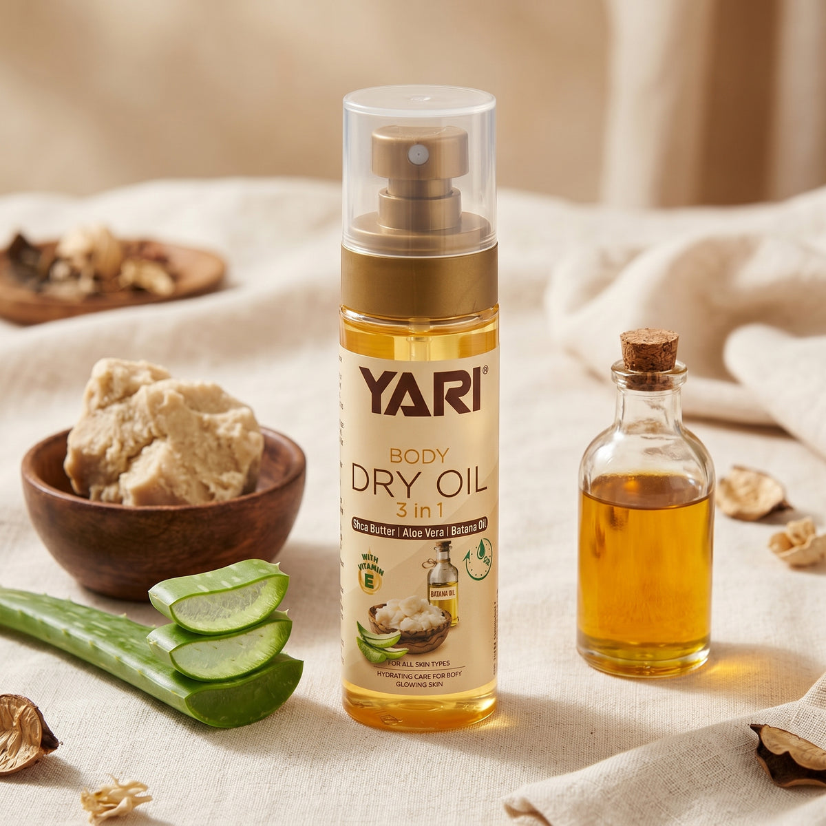 Yari Body Dry Oil 3 in 1 med sheabutter, aloe vera og batanaolie omgivet af naturlige ingredienser.
